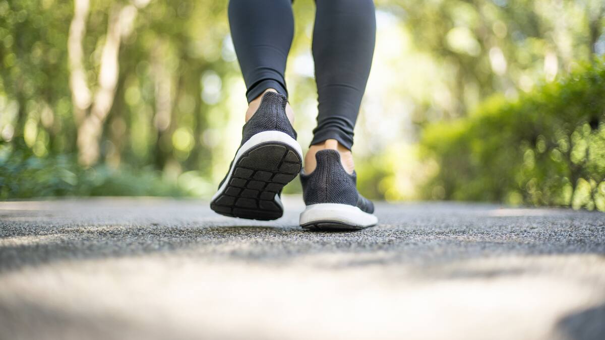 ¿Cuántos pasos hay que caminar al día por salud? Esto recomiendan los expertos
