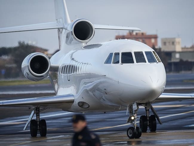 Durante el procedimiento, revisaron avionetas que prestan servicios de taxi aéreo y los hangares. . Foto: Getty Images