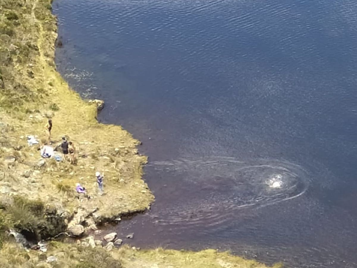 Controversia y rechazo por turistas que se bañaron en lagunas de Santurbán