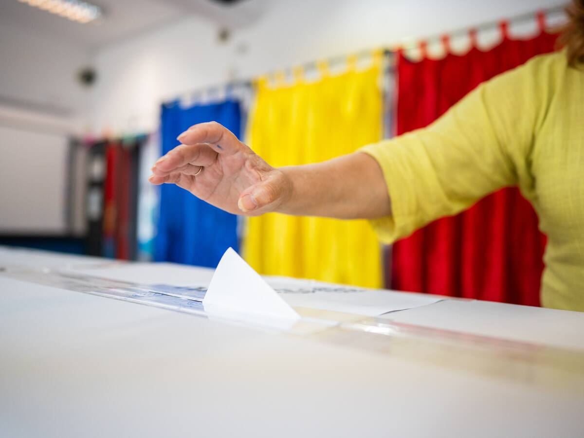Rumania convocará nuevas elecciones presidenciales tras informes sobre una injerencia rusa