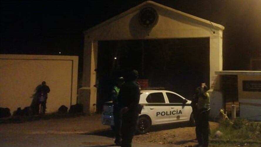 Uniformados de la Policía y el Ejército se desplazaron a la zona para garantizar la custodia en los alrededores. Foto: Javier Astaiza