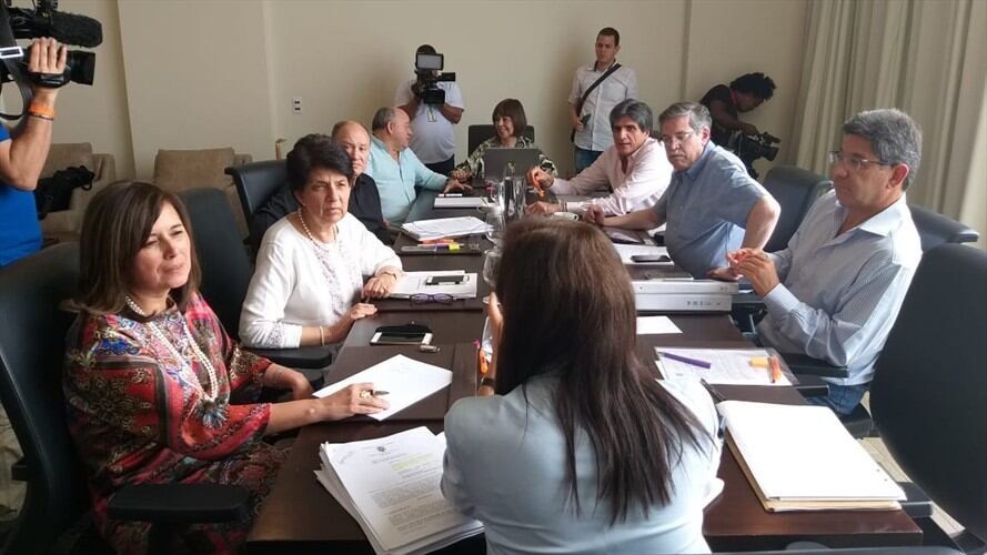 Corte tumba cancelación de licencia por 25 años al transporte público ilegal. Foto: Redacción W Radio