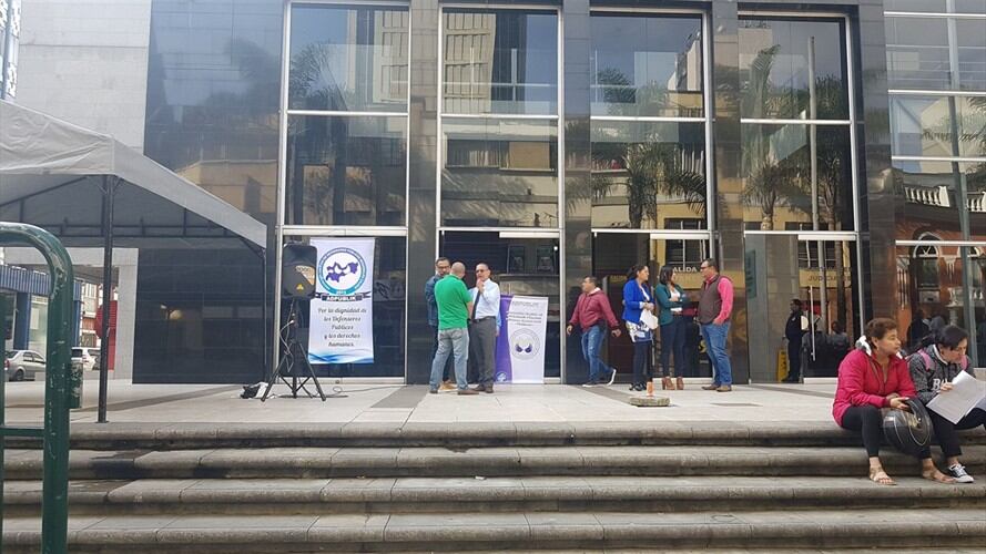 Los defensores públicos solicitan que se mejoren las condiciones salariales en el país para los magistrados, fiscales y procuradores. Foto: Adrián Rodríguez