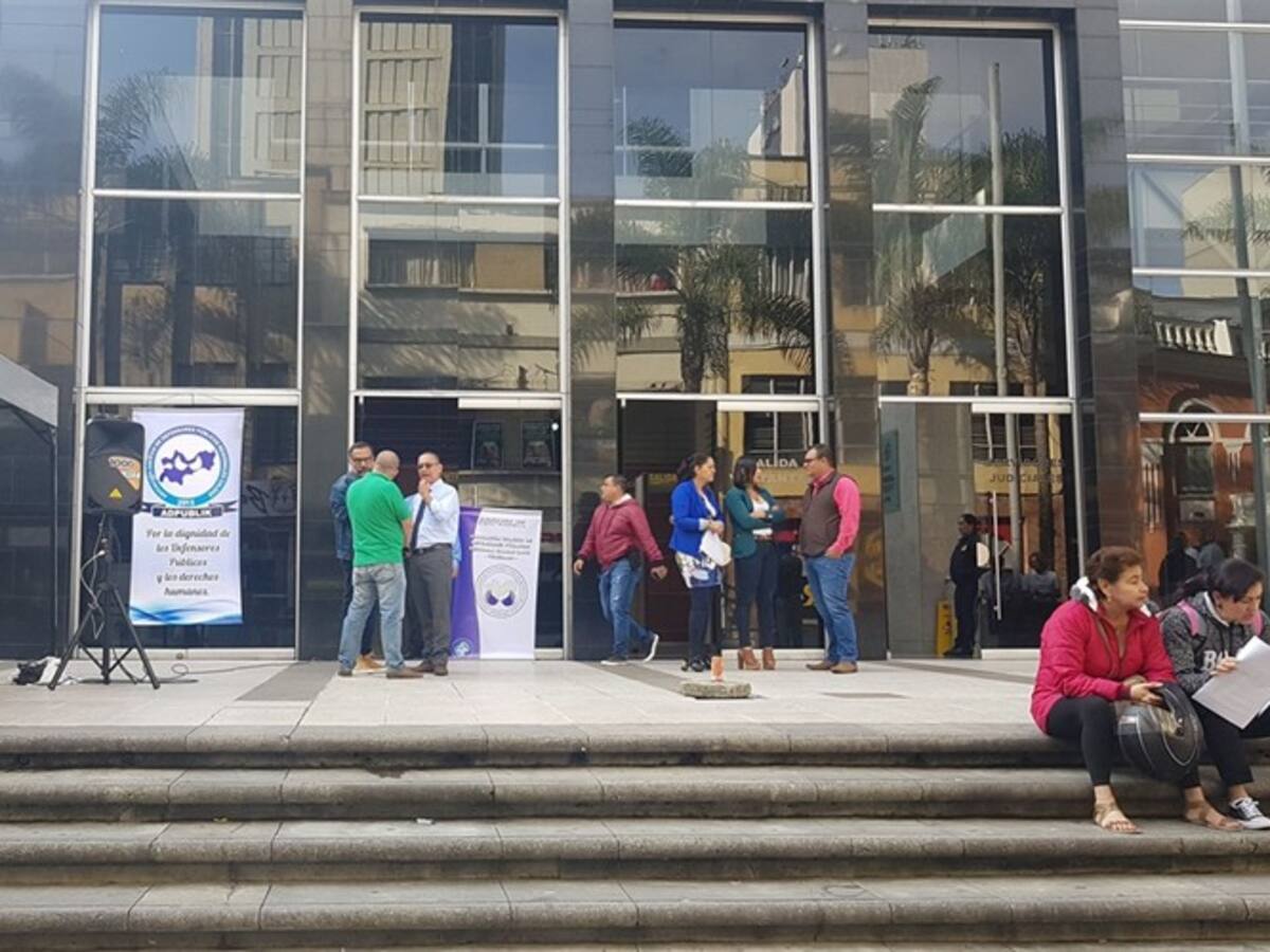 Defensores públicos piden mejores garantías laborales en el país