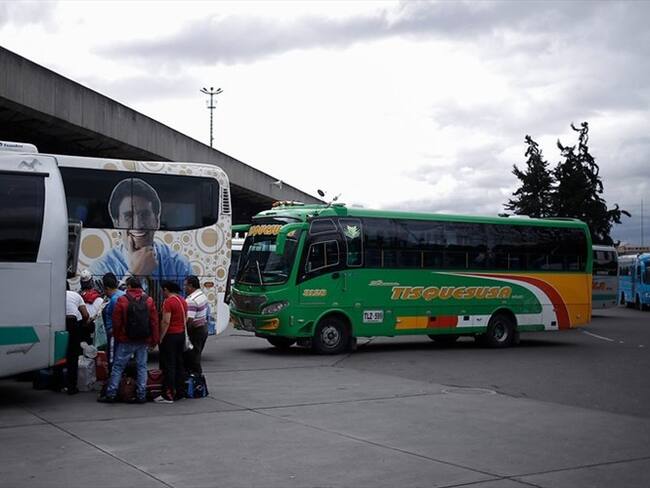 Transportadores terrestres de pasajeros expusieron difícil situación que afronta el sector. Foto: Colprensa