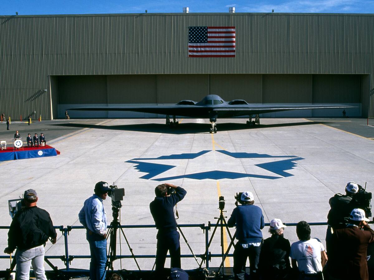 EE.UU. moviliza bombarderos hacia el Pacífico mientras Donald Trump contempla si atacar Irán