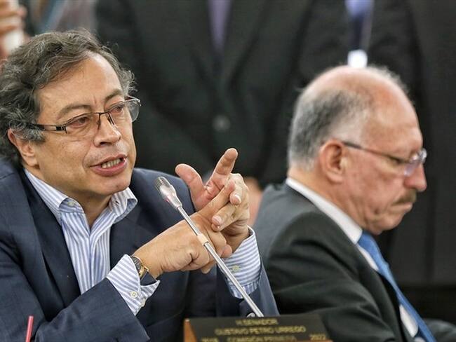 El senador de Colombia Humana, Gustavo Petro, intervino durante un foro sobre la reforma a la salud. Foto: Colprensa / CAMILA DÍAZ
