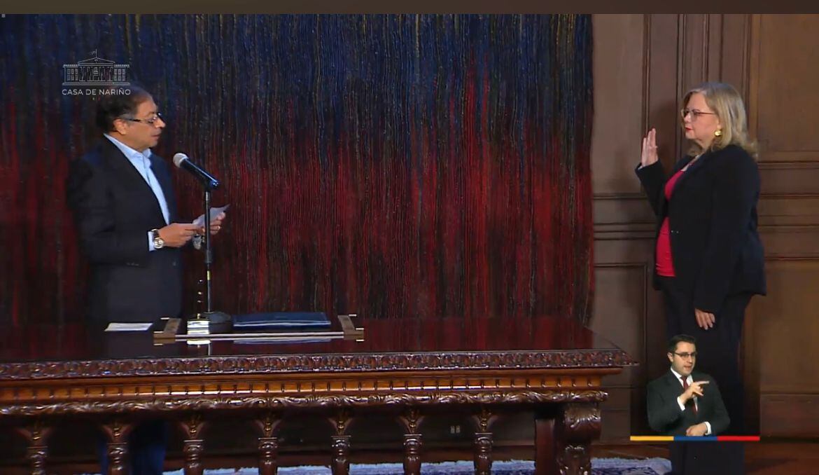 El presidente Gustavo Petro posesiona a Astrid Eliana Cáceres Cárdenas como directora del Instituto Colombiano de Bienestar Familiar. 21 de marzo de 2023. Foto: Presidencia.