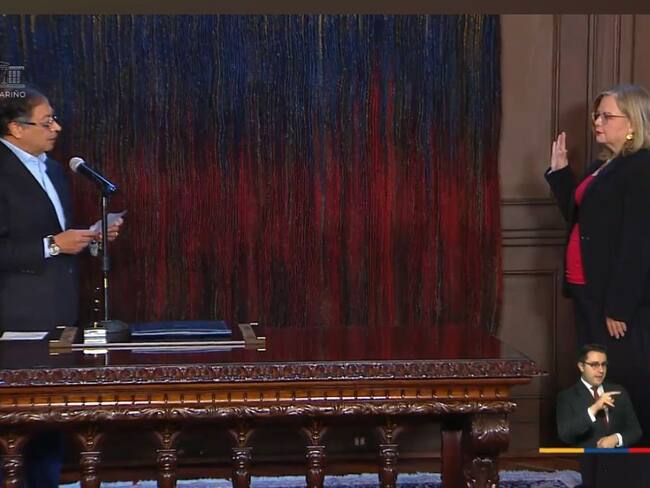 El presidente Gustavo Petro posesiona a Astrid Eliana Cáceres Cárdenas como directora del Instituto Colombiano de Bienestar Familiar. 21 de marzo de 2023. Foto: Presidencia.