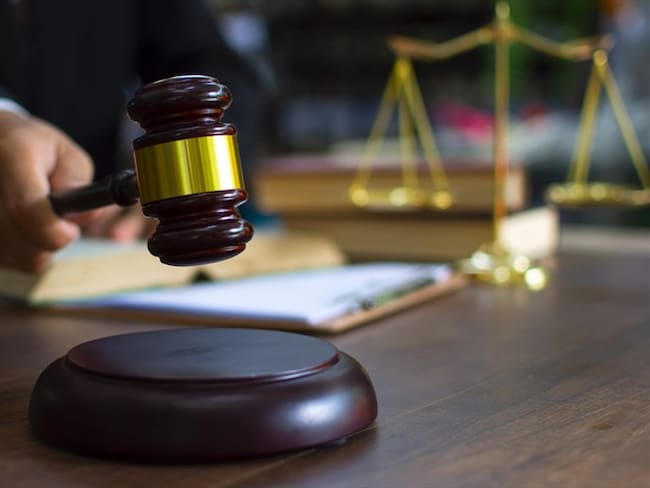 La Fiscalía General de la Nación radicó el escrito de acusación contra Jorge Iván Ríos. Foto: Getty Images / SEKSAN MONGKHONKHAMSAO