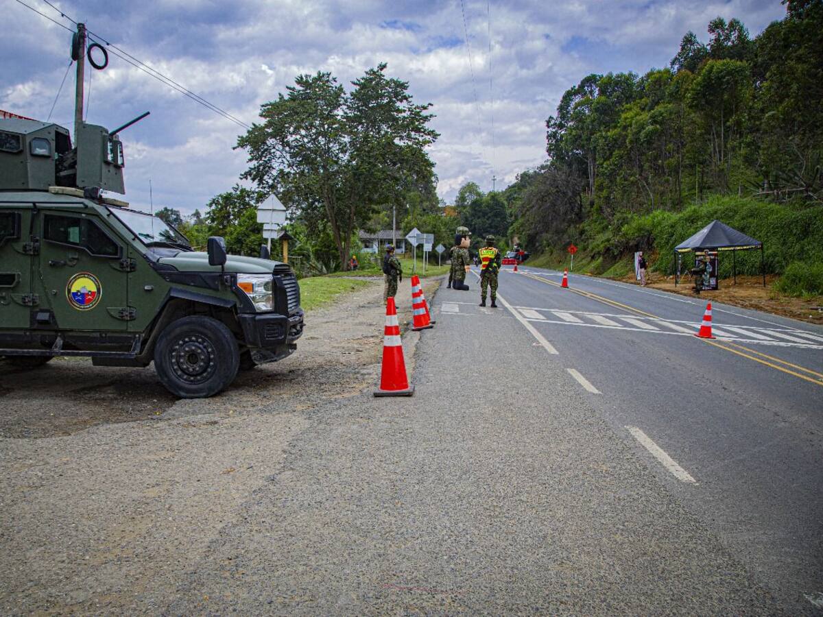 Tras amenaza de cilindro con explosivos, refuerzan seguridad en ejes viales del Valle y Cauca
