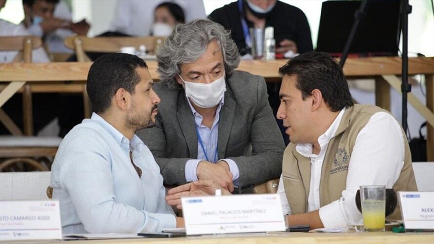 Registrador nacional, Alexander Vega, y el director del Dane, Juan Daniel Oviedo. Foto: Registraduría