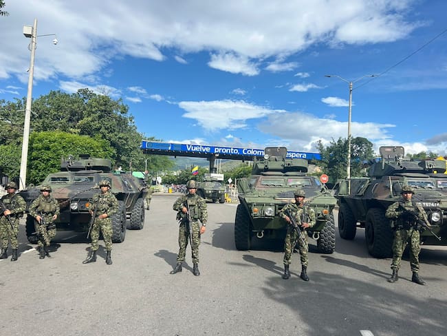 Tanquetas del Ejército en el puente internacional Simón Bolívar / Foto: Ejército Nacional