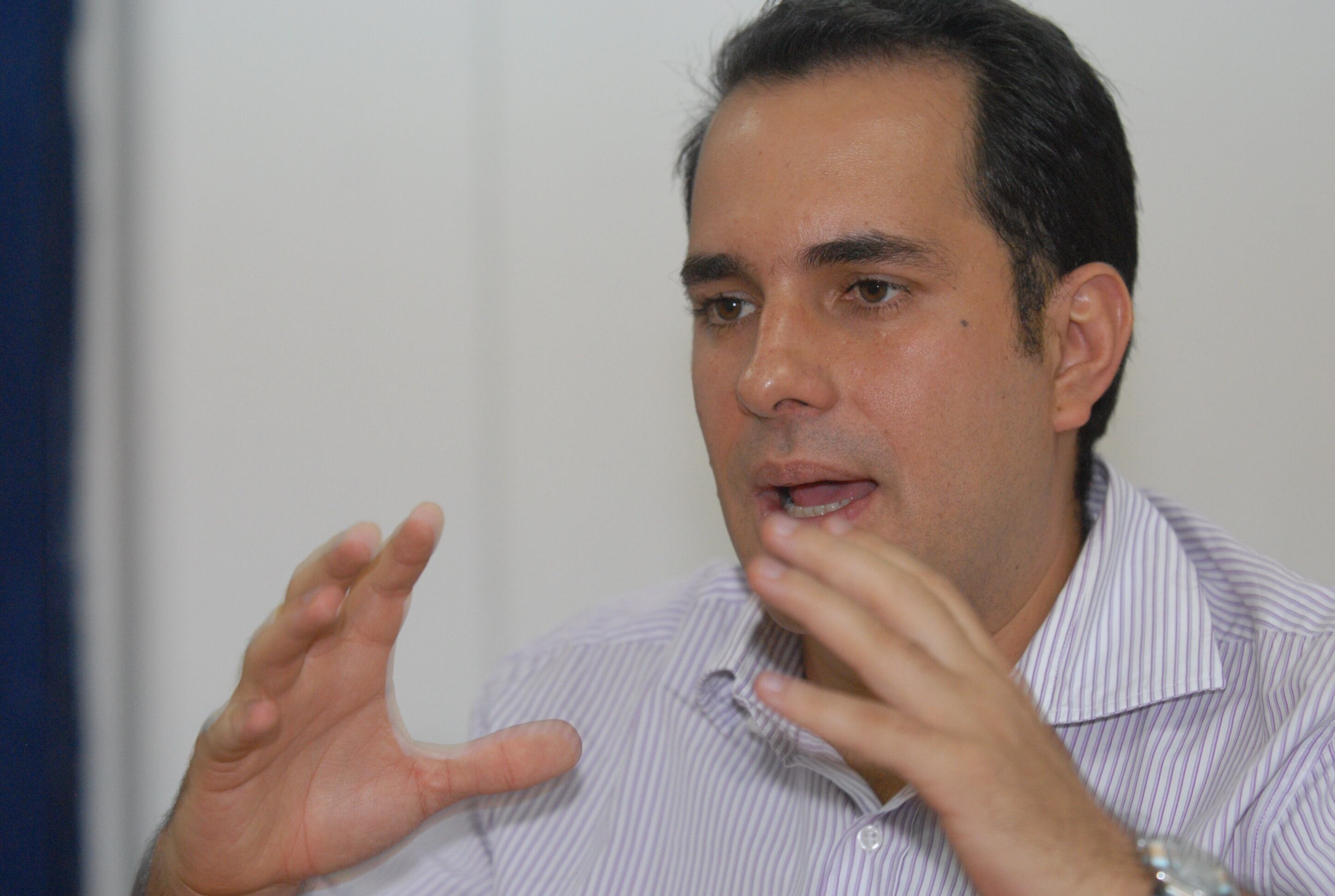 FOTO #174 (VERTICAL) FO5174CALI, 20-FEB-2009.(COLPRENSA- EL PAIS).- DANIEL GARCIA ARIZABALETA DICE QUE SU DESTITUCION Y SANCION OBEDECE A UN MONTAJE EL EX PROCURADOR EDGARDO MAYA. 