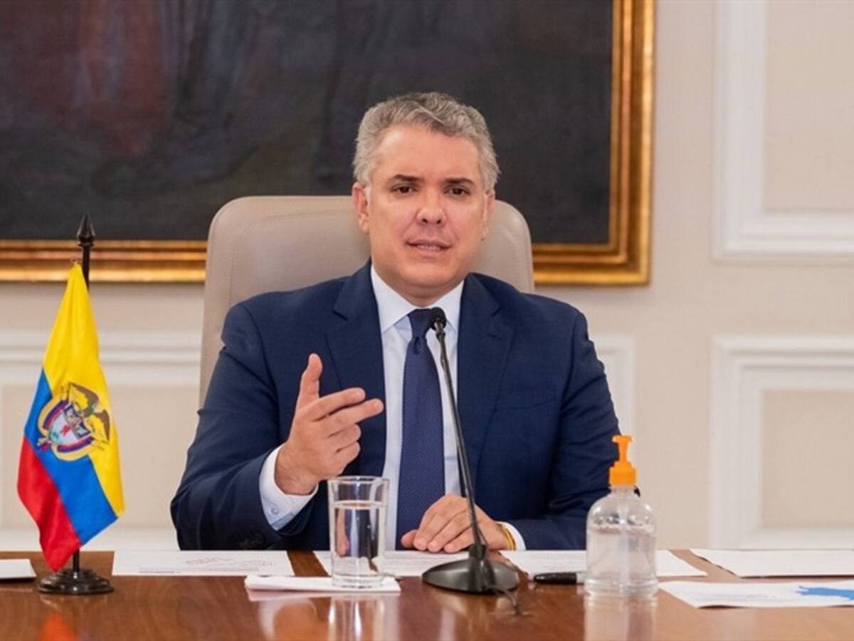 “Estos momentos nos estremecen el alma”: Duque se solidariza por accidente de helicóptero