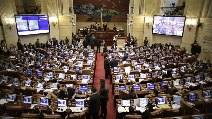 El Ministerio aseguró que facultar al Congreso la decisión de hacer cambios en el Presupuesto podría poner en riesgo la sostenibilidad fiscal de las finanzas públicas. Foto: Colprensa