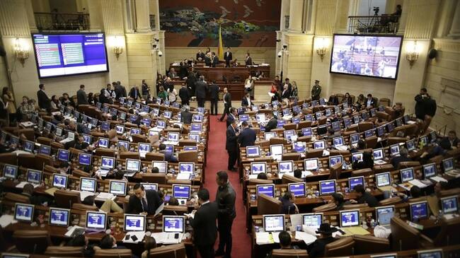 El Ministerio aseguró que facultar al Congreso la decisión de hacer cambios en el Presupuesto podría poner en riesgo la sostenibilidad fiscal de las finanzas públicas. Foto: Colprensa