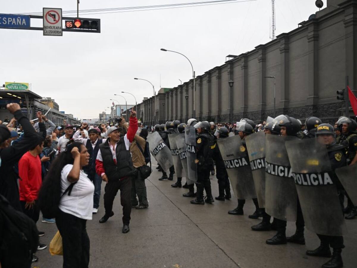Aeropuerto surandino en Perú es cerrado por protestas