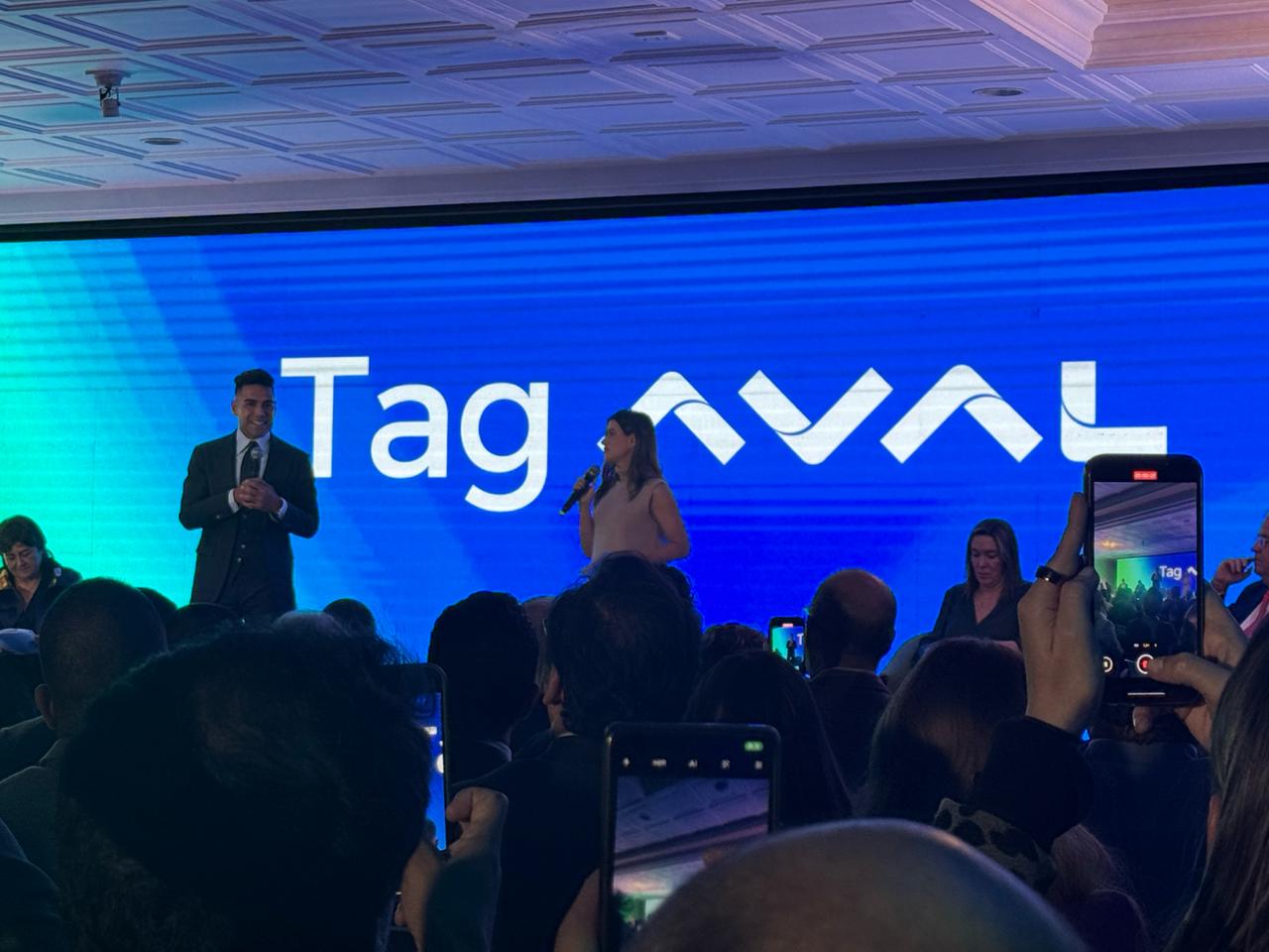 Radamel Falcao García, elegido por el Grupo Aval como embajador del Tag Aval. Foto: W Radio