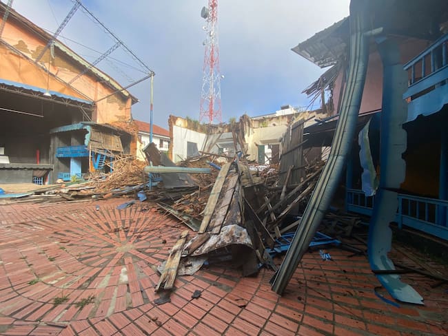 Colapsó costado norte del Teatro Peralta.