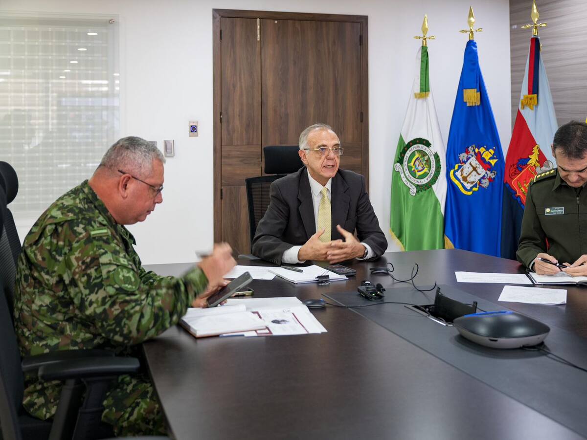 MinDefensa dice que disidencias presionan con atentados por suspensión de cese al fuego