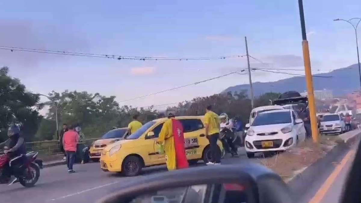 Taxistas protestan en Bucaramanga por el alza del precio de la gasolina y tarifa dinámica