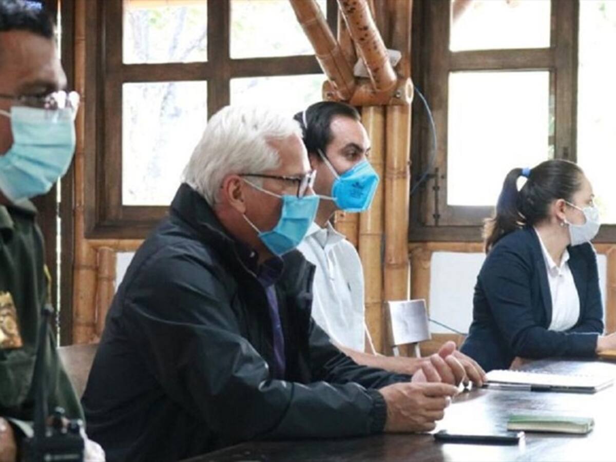 Ordenan toque de queda en los 42 municipios del Cauca