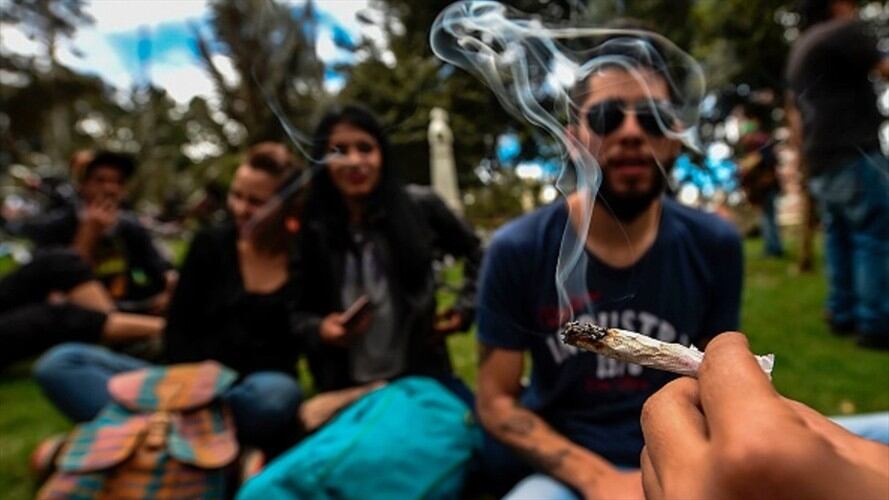 Tumban prohibición de beber alcohol y consumir sustancias psicoactivas en lugares públicos. Foto: Colprensa