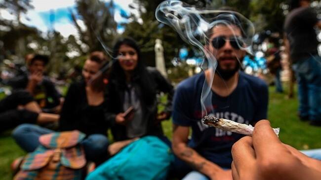 Tumban prohibición de beber alcohol y consumir sustancias psicoactivas en lugares públicos. Foto: Colprensa