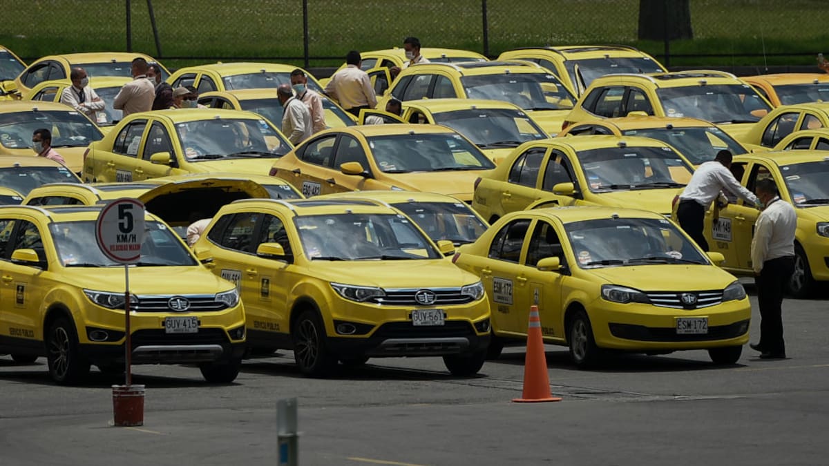 Taxistas bloquearon vías hacia el Aeropuerto El Dorado, en Bogotá
