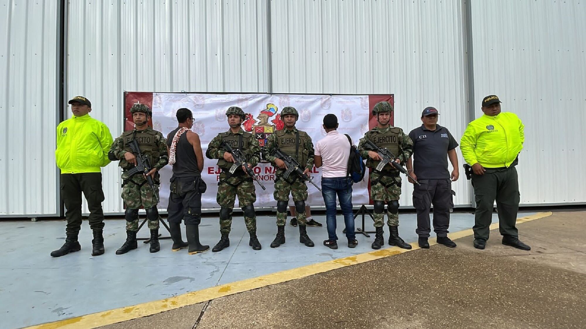 Captura de alias 'Beto' y alias 'El Diablo', disidentes de las Farc. Foto: Ejército Nacional
