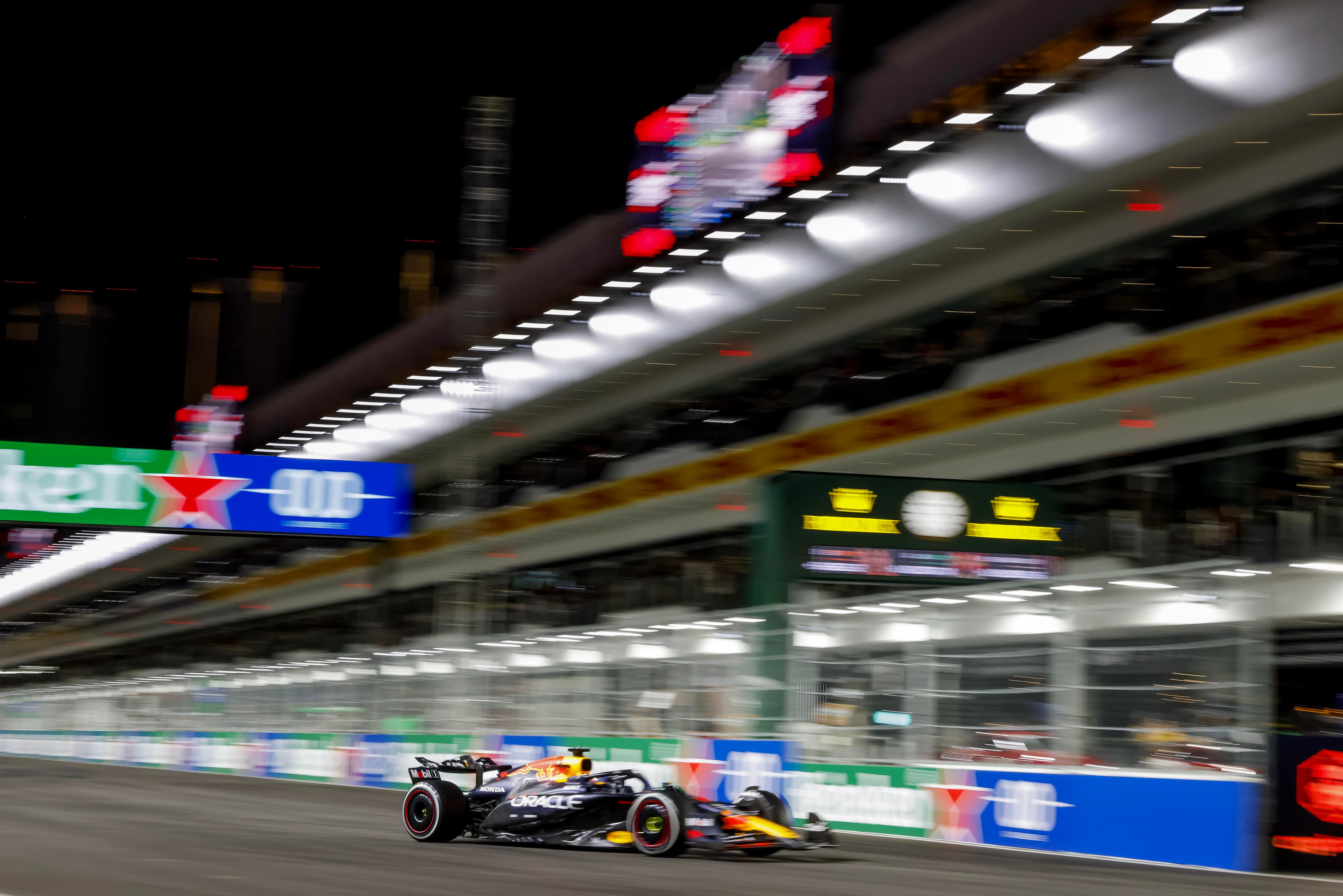 Las Vegas (United States), 24/11/2024.- Dutch driver Max Verstappen of Red Bull Racing in action during the Formula One Las Vegas Grand Prix at the Las Vegas Strip Circuit in Las Vegas, USA, 23 November 2024. (Fórmula Uno) EFE/EPA/SHAWN THEW