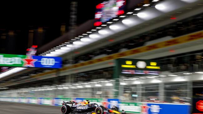 Las Vegas (United States), 24/11/2024.- Dutch driver Max Verstappen of Red Bull Racing in action during the Formula One Las Vegas Grand Prix at the Las Vegas Strip Circuit in Las Vegas, USA, 23 November 2024. (Fórmula Uno) EFE/EPA/SHAWN THEW