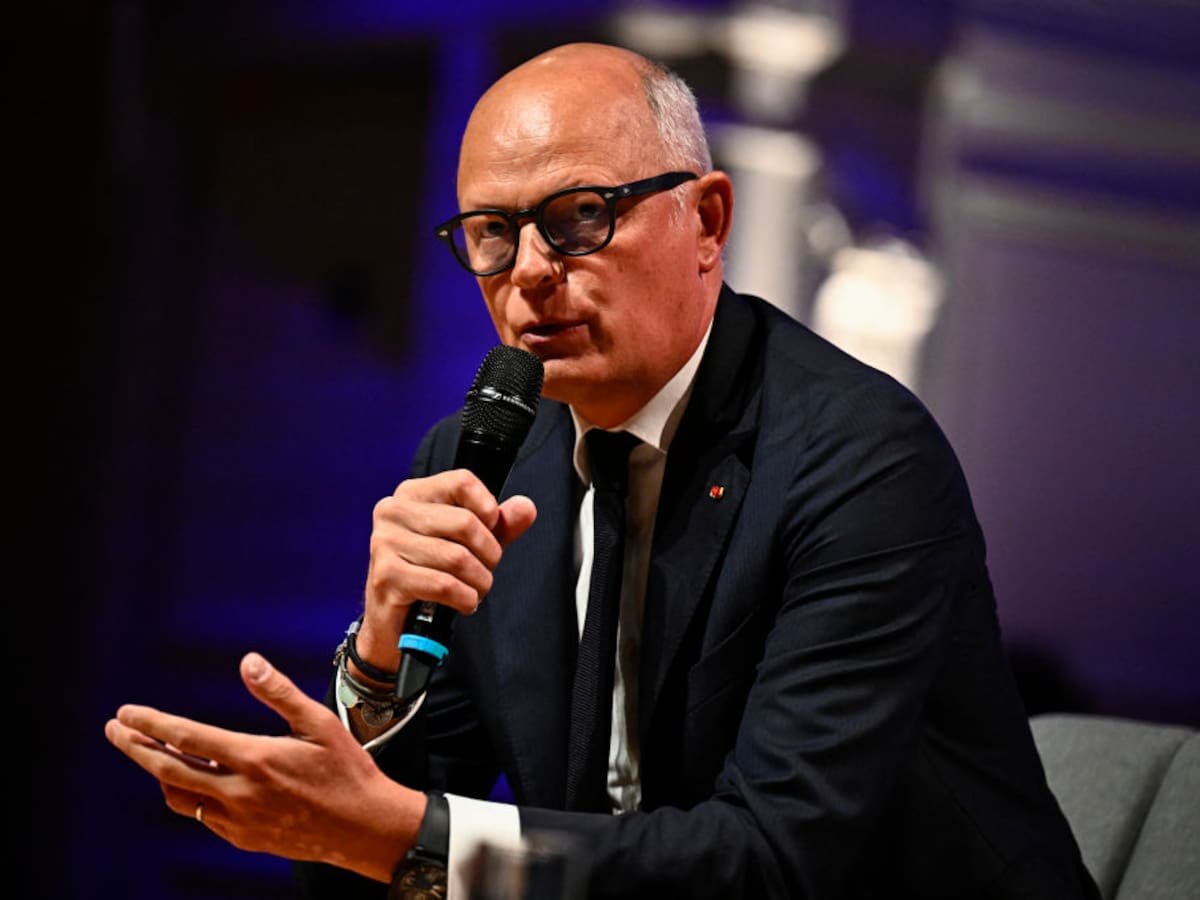 Exprimer ministro de Macron pide la jefatura del Gobierno para la derecha francesa