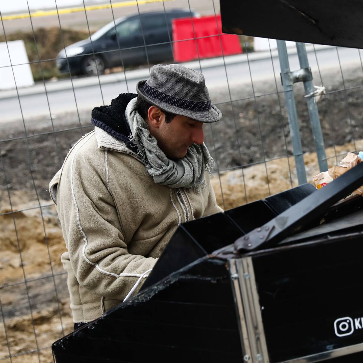 Davide Martello, el pianista que está en la frontera entre Ucrania y Polonia e inspira con su música