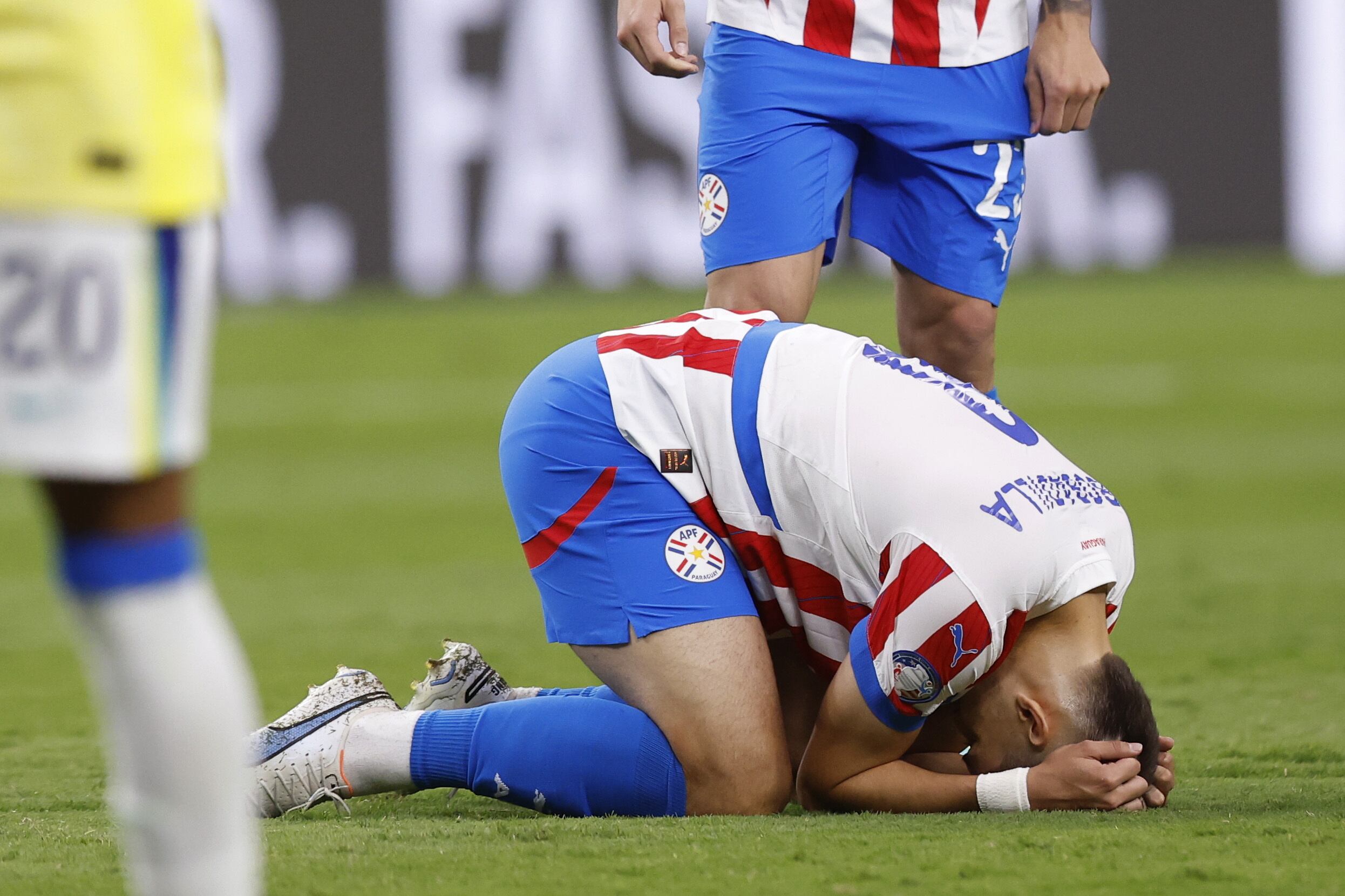 Las Vegas (United States), 29/06/2024.- Paraguay midfielder Damian Bobadilla reacts after missing a goal during the CONMEBOL Copa America 2024 group D soccer match between Paraguay and Brazil, in Las Vegas, Nevada, USA, 28 June 2024. (Brasil) EFE/EPA/CAROLINE BREHMAN