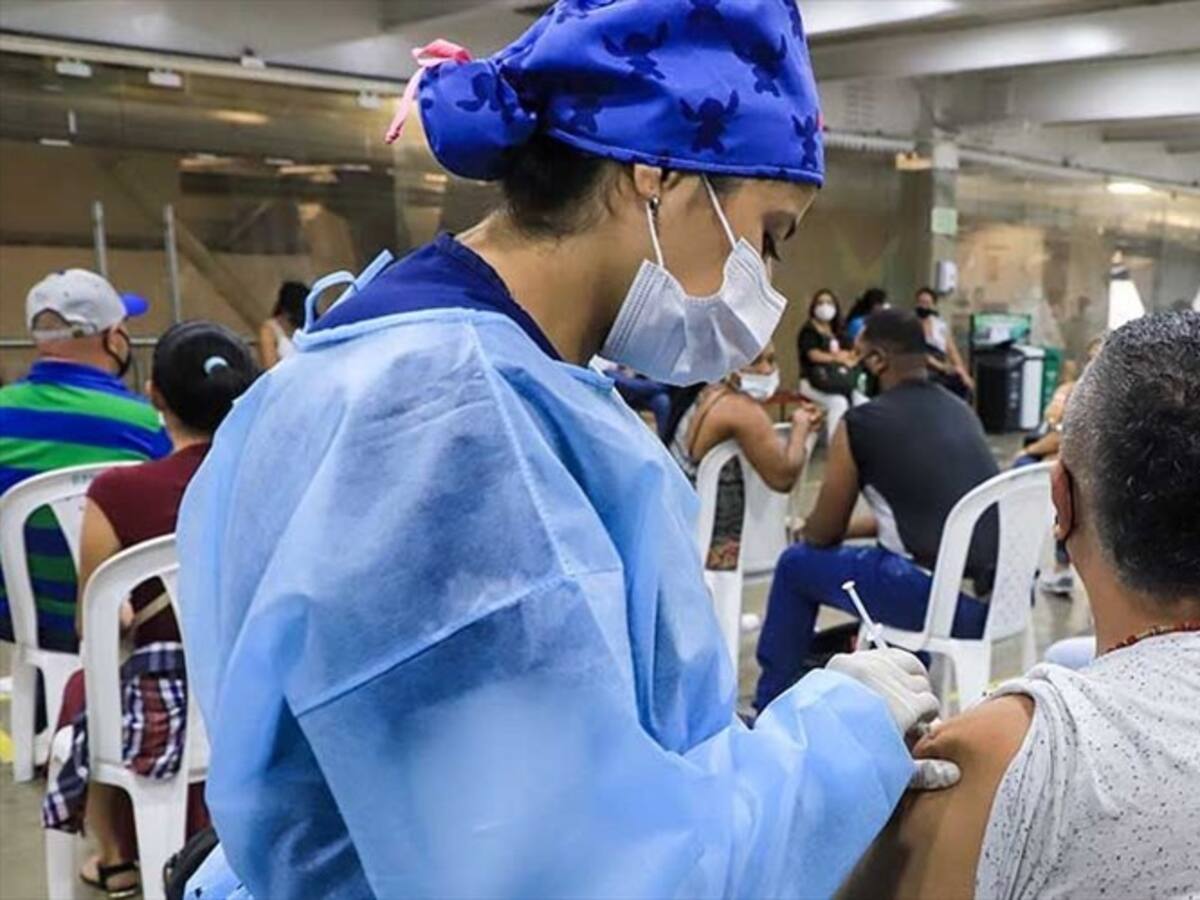 En Cali hombre se vacunó siete veces contra el COVID-19