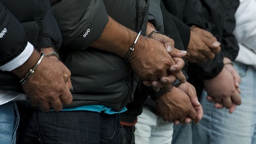 Luego de las audiencias concentradas, los extranjeros, quienes no aceptaron cargos, fueron enviados a la Cárcel Nacional Modelo de Bogotá. Foto: Getty Images