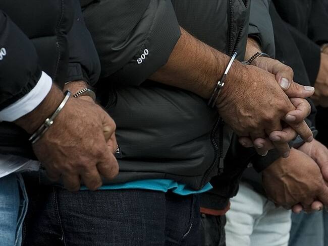 Luego de las audiencias concentradas, los extranjeros, quienes no aceptaron cargos, fueron enviados a la Cárcel Nacional Modelo de Bogotá. Foto: Getty Images