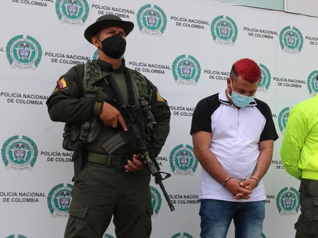 Según la Policía, el hoy capturado luego de huir de Bolívar (Cauca) había decidido esconderse en un sector de la vía entre Cali y Buenaventura.. Foto: Cortesía Policía