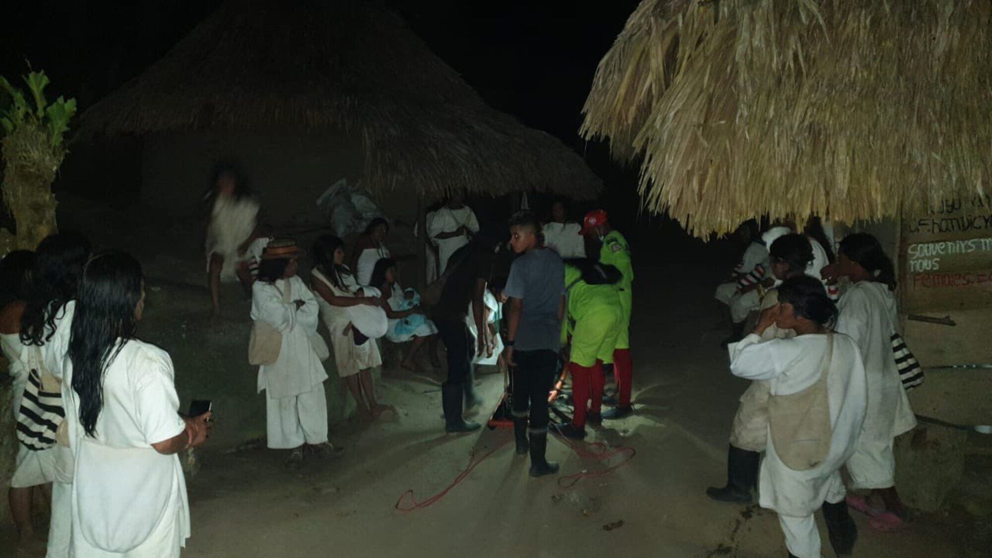 Bomberos Voluntarios se encargaron del trasladado del cuerpo a Medicina Legal./ Foto Bomberos