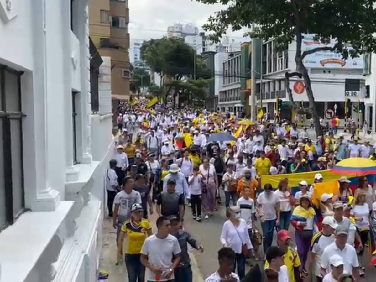 Masiva participación de los bumangueses en la marcha de la oposición