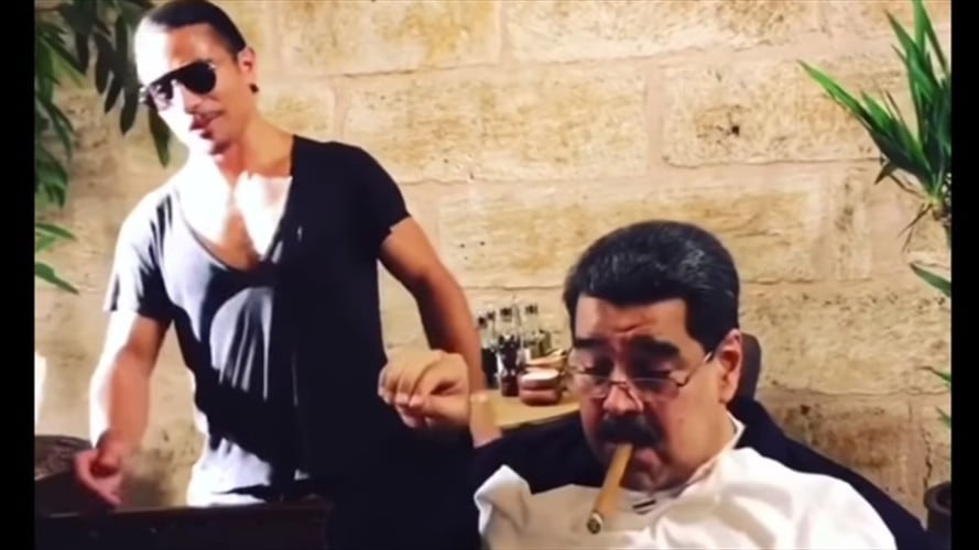 El presidente venezolano en el reconocido restaurante del chef turco Nusret Gökçe. Foto: YouTube.