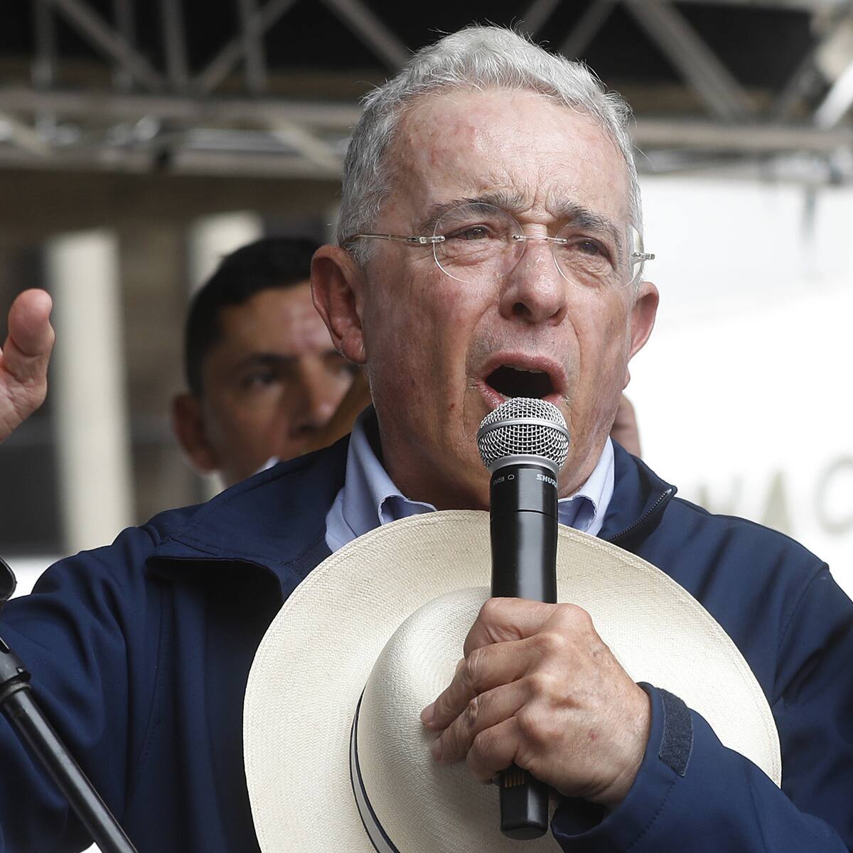 En nuestro gobierno las Fuerzas Armadas protegieron a todos los colombianos: Álvaro Uribe