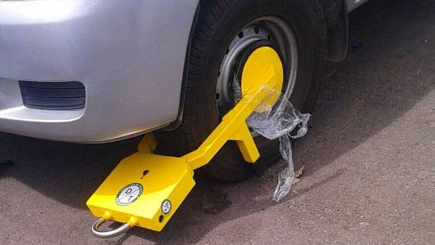 Cepo en vehículo. Foto: Dirección de Tránsito