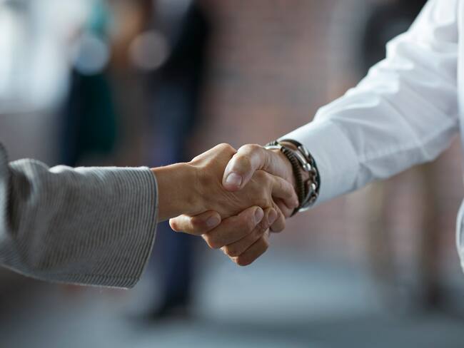 Apretón de manos. Foto: Getty Images