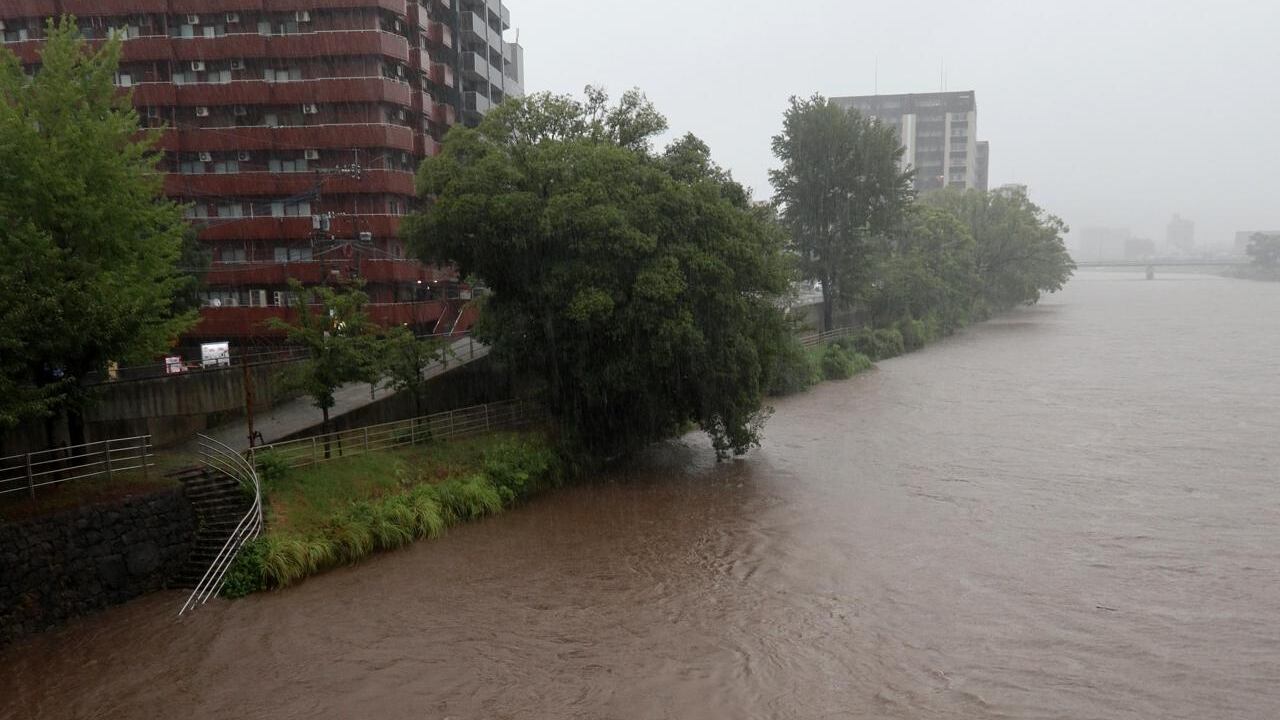 Japón declaró la máxima alerta meteorológica por lluvias torrenciales en el sudoeste. EFE/EPA/JIJI PRESS JAPAN OUT EDITORIAL USE ONLY/