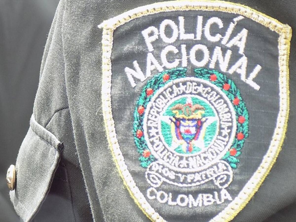 Oficial de la Policía Nacional fue sorprendido consumiendo licor en Cauca