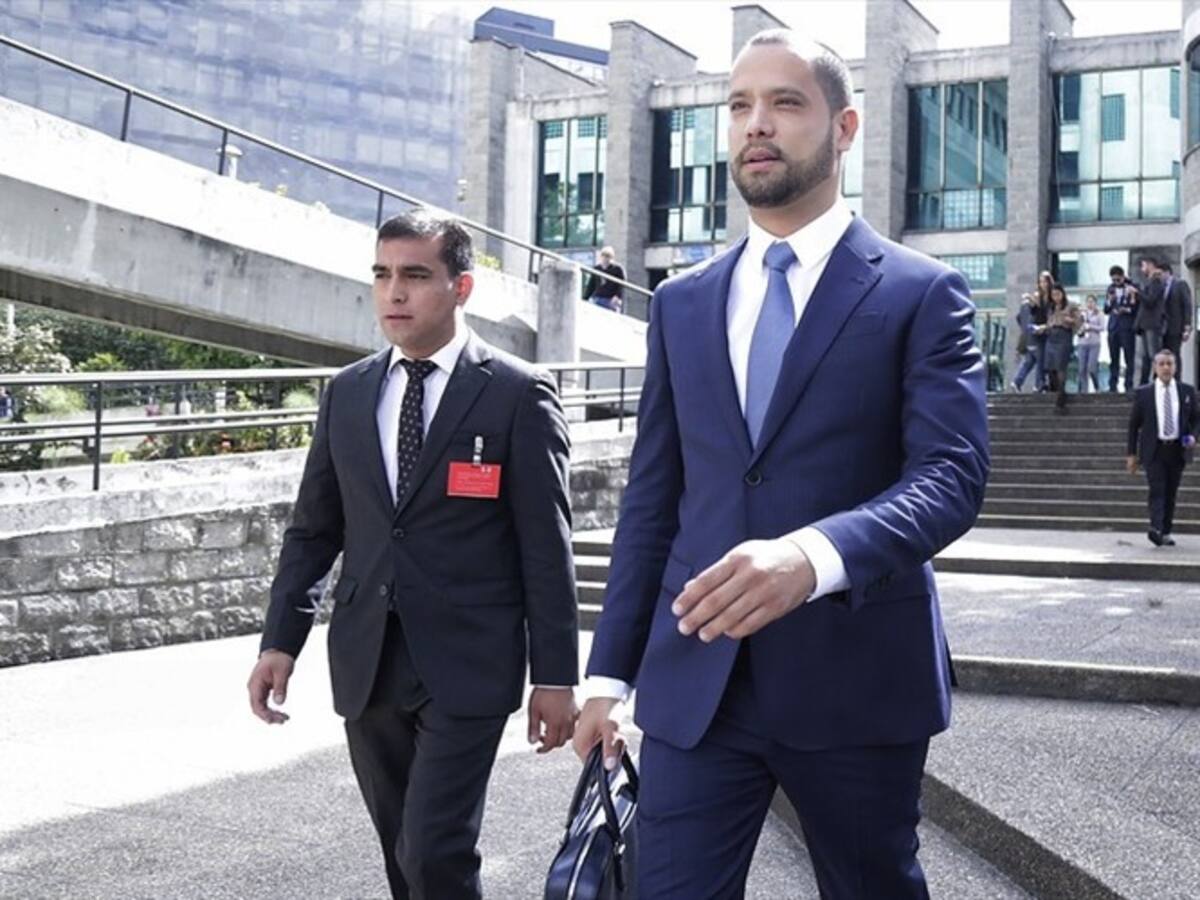 Diego Cadena informa que no fue notificado de aplazamiento de audiencia