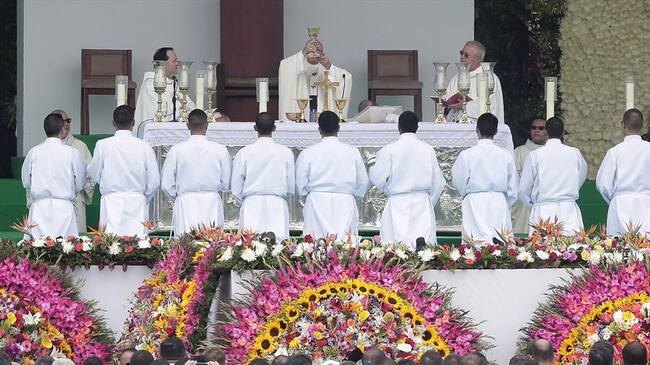 Momento de la elevación, iglésia católica. Foto: Colprensa